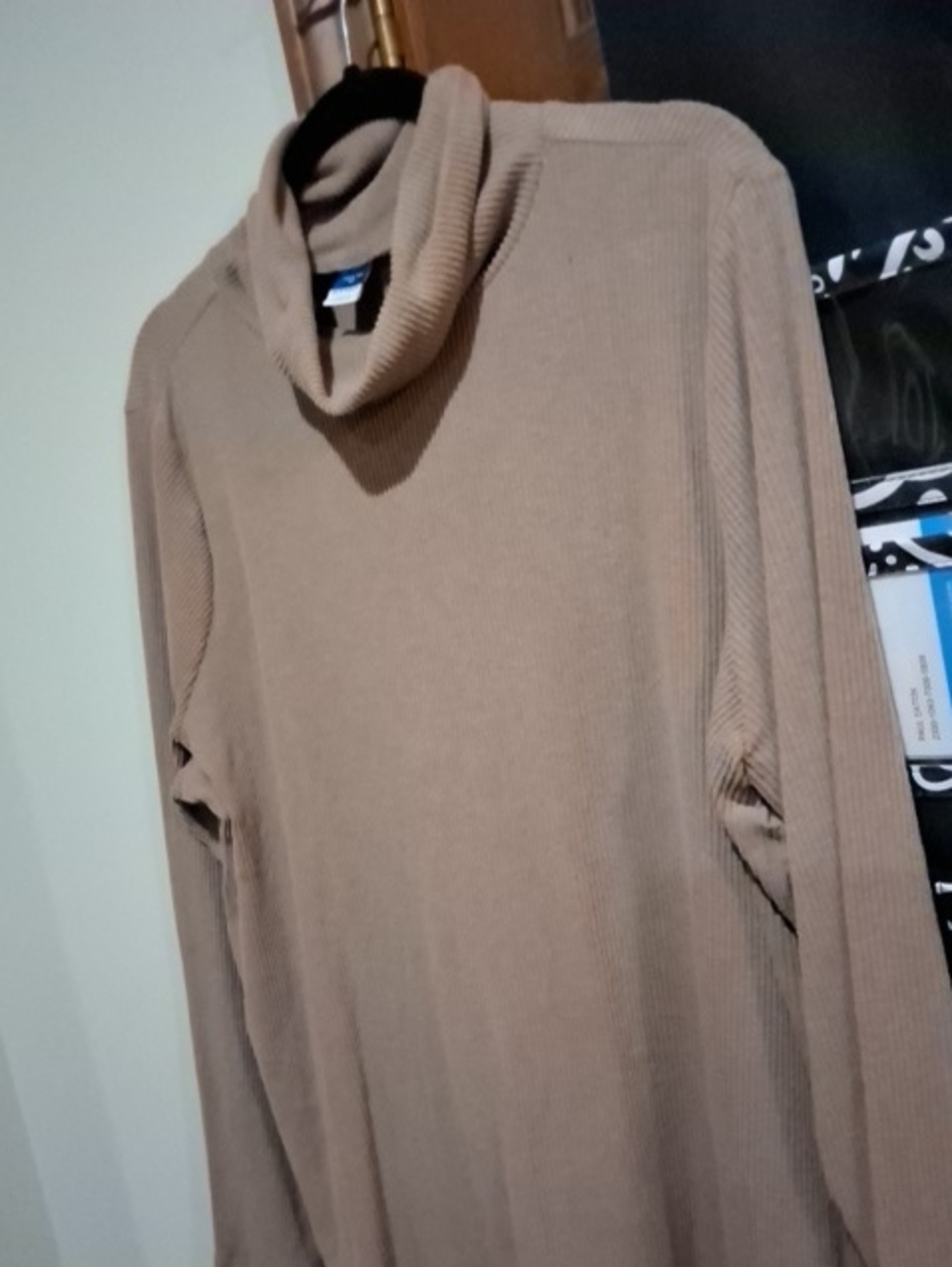 Old Navy Men's Tan Turtleneck Sweater